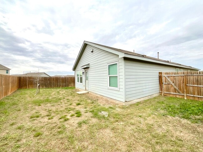 Building Photo - *MOVE IN SPECIAL* Beautiful 4BR/2BA Home with Fenced Yard & Garage!