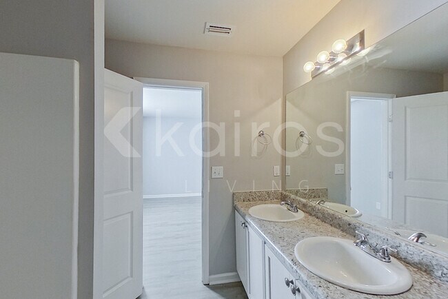 Building Photo - 2592 Catalina Ct