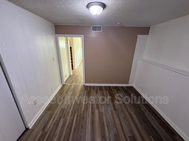 Building Photo - 8422 Sterling Ave