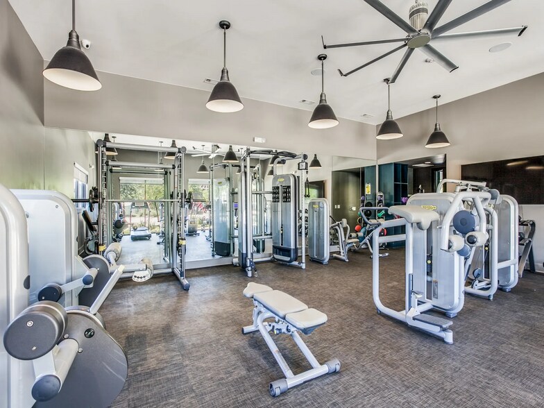 Building Photo - 660 Yorktown St