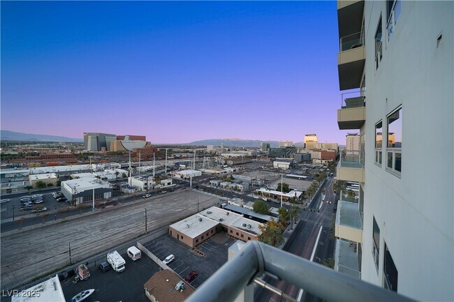 Building Photo - 200 Hoover Ave