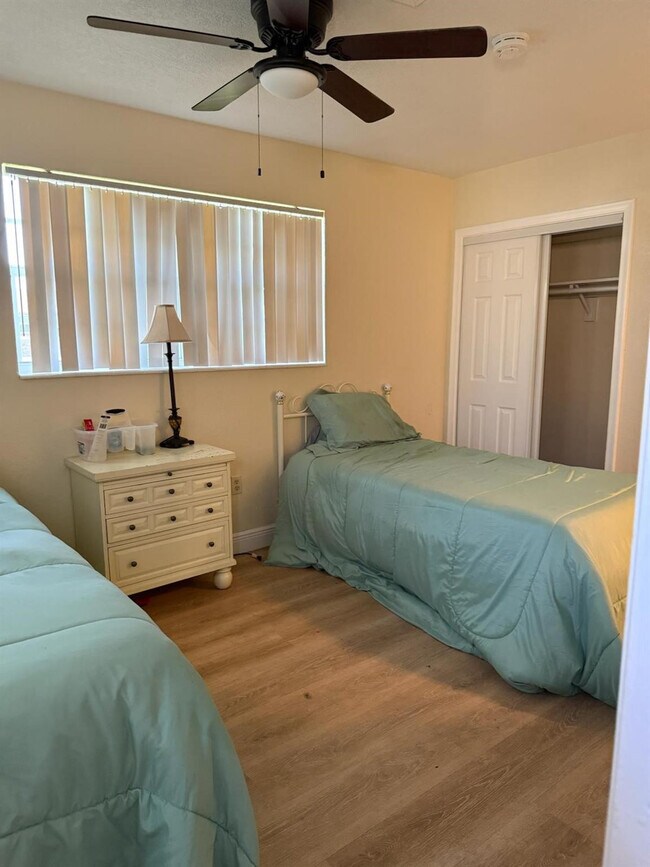 Building Photo - 5839 NW 16th St