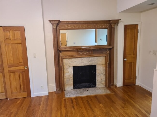 Building Photo - 907 Beacon St