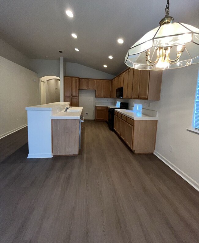 Building Photo - Very Nice 4 Bedroom Home