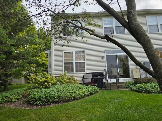 Building Photo - 2922 Sheehan Dr