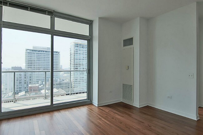 Building Photo - 740 S Clark St