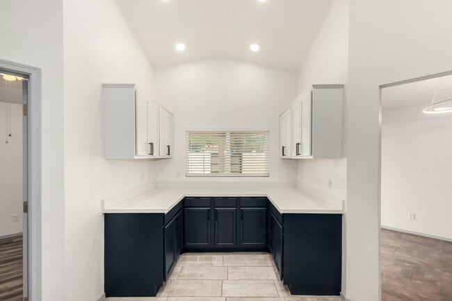 Building Photo - 3981 E South Fork Dr