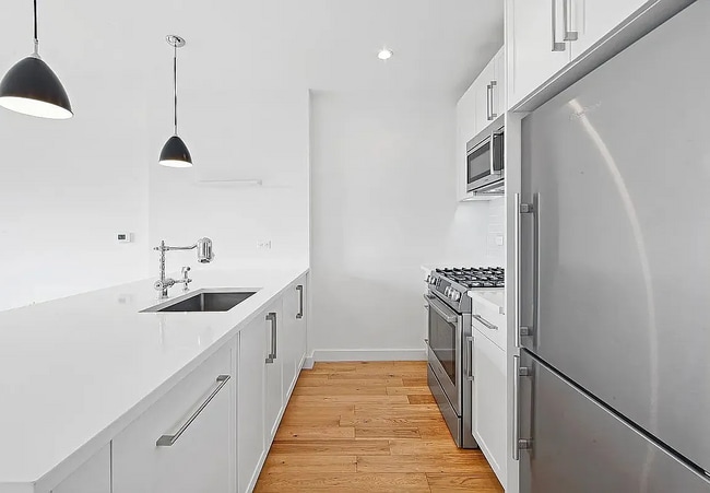 Building Photo - 27-21 44th Dr