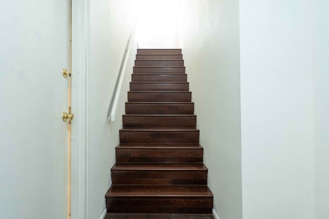 Building Photo - 10506 Sunland Blvd