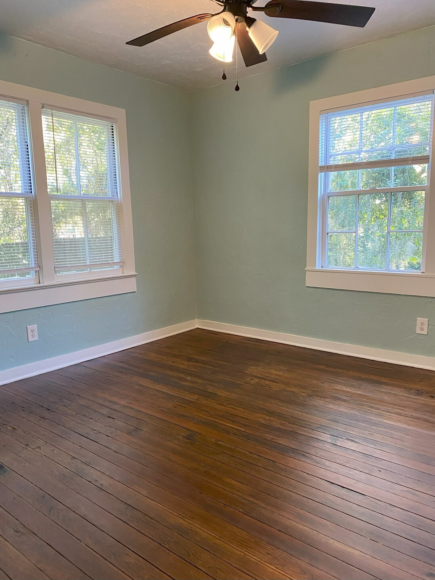 Building Photo - 311 SW 3rd Ave