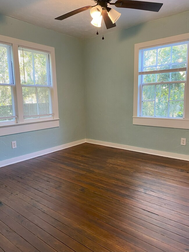 Building Photo - 311 SW 3rd Ave