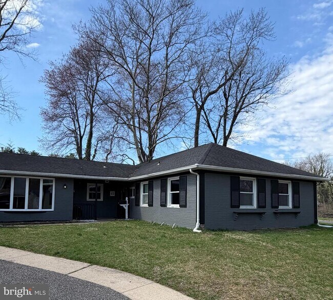 Building Photo - 45 Meribrook Cir