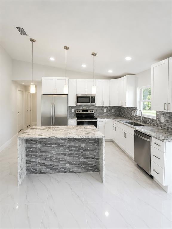 Building Photo - 7016 Golf Club Dr