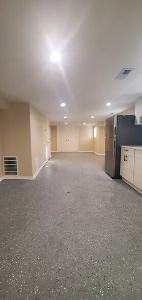 Building Photo - 3658 W Cortland St