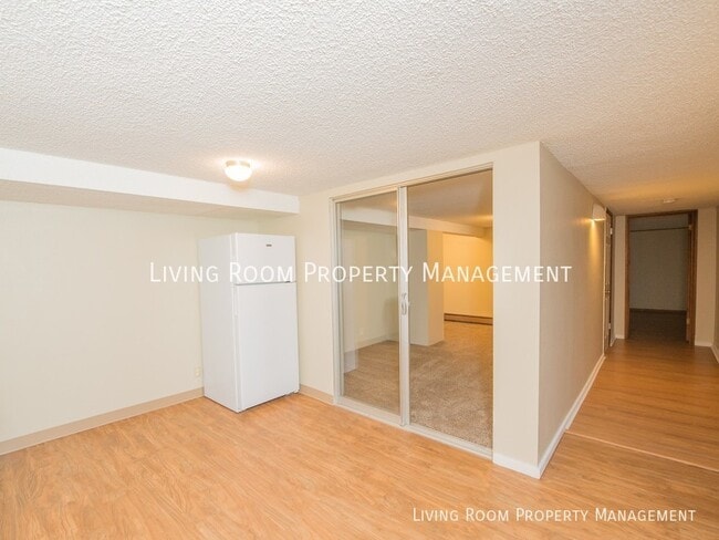 Building Photo - 8607 N Leonard St