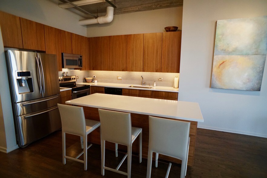 Kitchen - 933 W Van Buren St