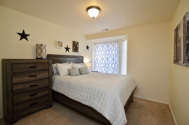 Building Photo - 1094 Longbow Ln