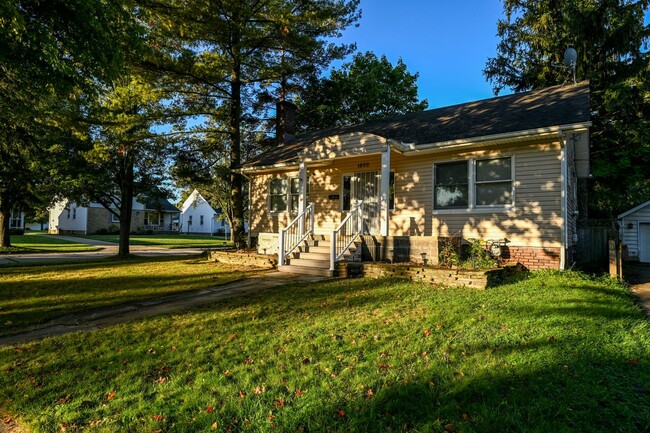 Building Photo - Cozy Home in Cleveland - Lyndhurst