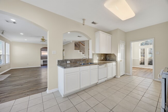 Building Photo - 5603 Lowellberg Ln