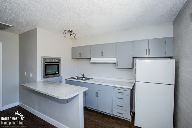 Building Photo - Charming 1Bdm 1Ba Apartment in Central Las Vegas - MI Special