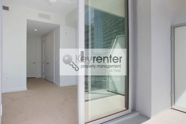 Building Photo - 400 Central Ave