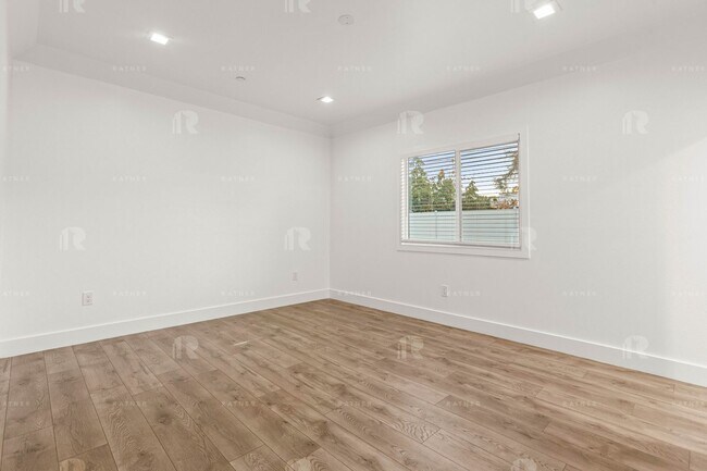 Building Photo - (Arely:B) 1209-1211 N. Beachwood Drive