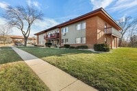 Building Photo - 1156 W Carriage Dr