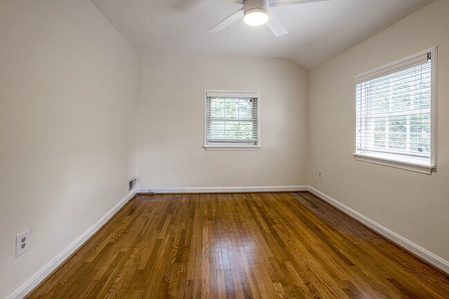 Building Photo - 2509 Crest Ave