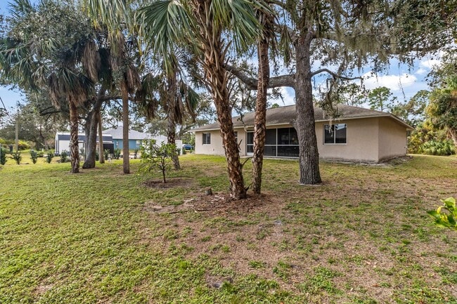 Building Photo - $1,795/month ** Furnished * Annual / Short Term * 3 bed / 2 Bath * Single Family * North Port