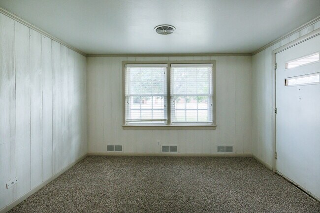 Building Photo - Large 3 bedroom in Tech Terrace