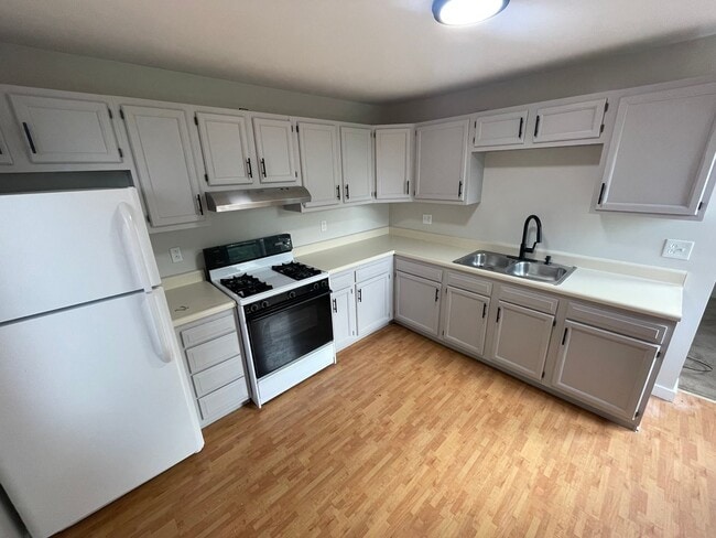 Primary Photo - 155 Kendall Ave
