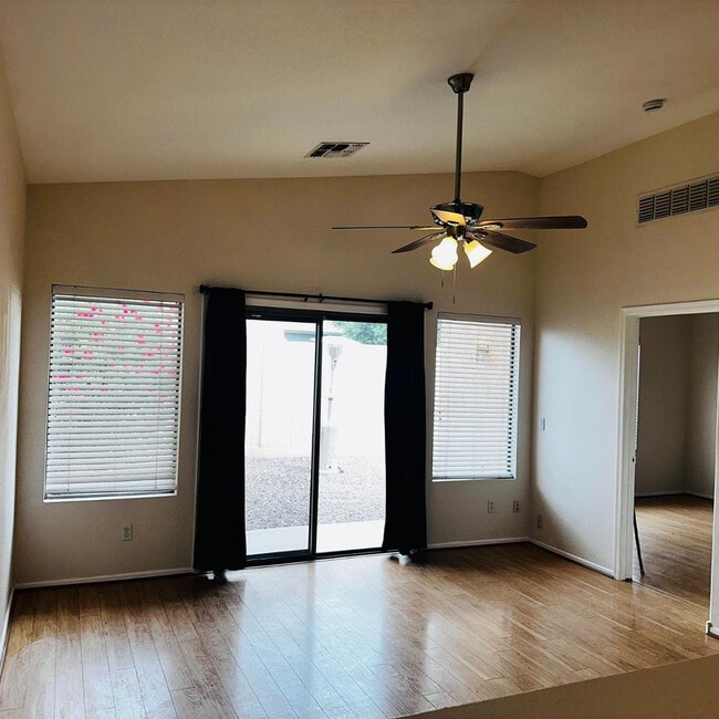 Building Photo - 949 S Racine Ln