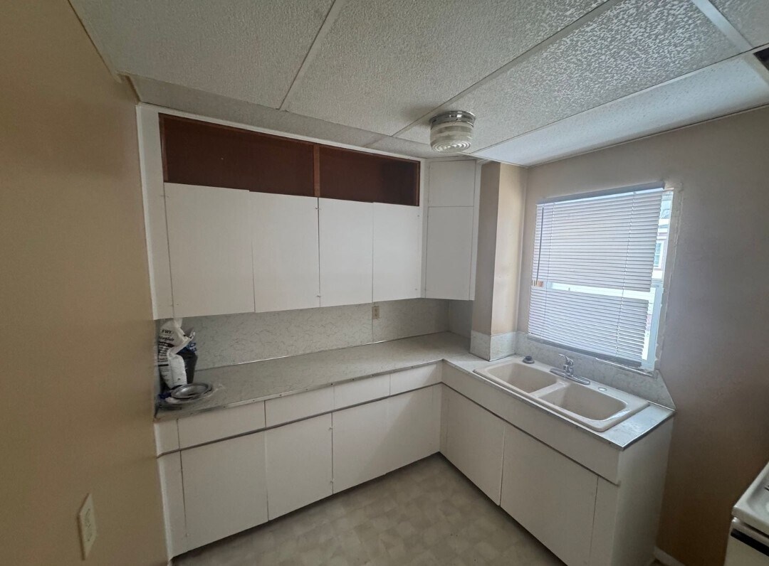 Building Photo - 2401 Lowell Ave