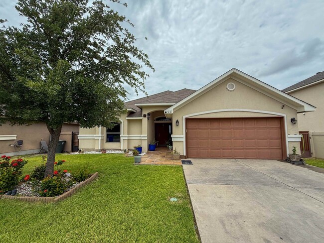 Building Photo - 208 Chisos Oak Dr