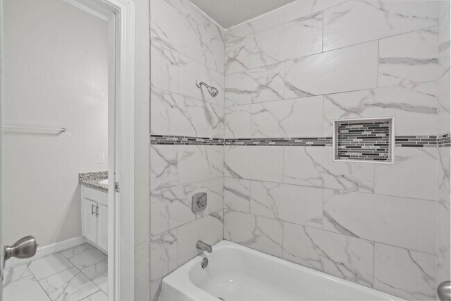 Building Photo - 7820 Seawall Blvd