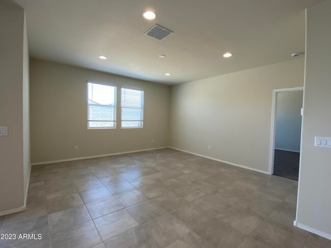 Building Photo - 1166 W Avalon Canyon Dr