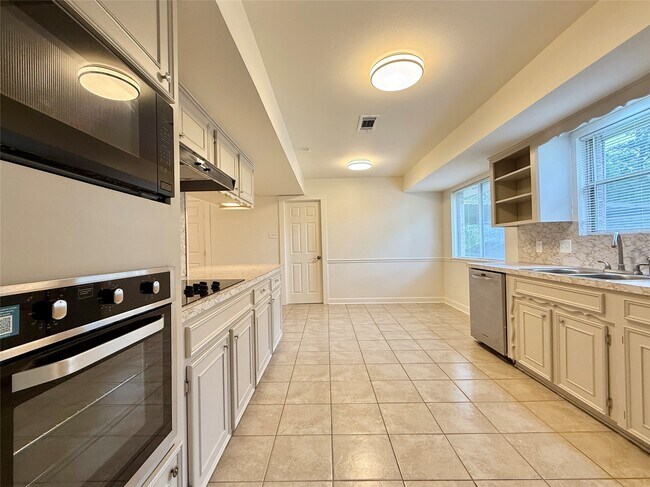 Building Photo - 2043 Cherry Laurel Dr