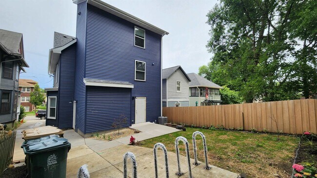 Building Photo - 908 E Gorham St