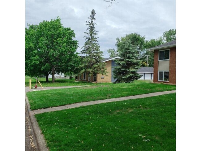 Building Photo - 2740 Xylon Ave N