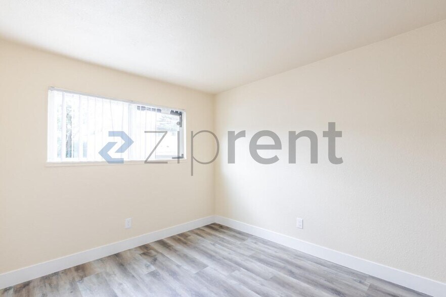 Building Photo - 4561 Ashcroft Ave