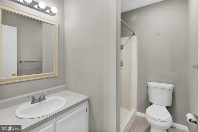 Building Photo - 46-6-46 Holly Dr