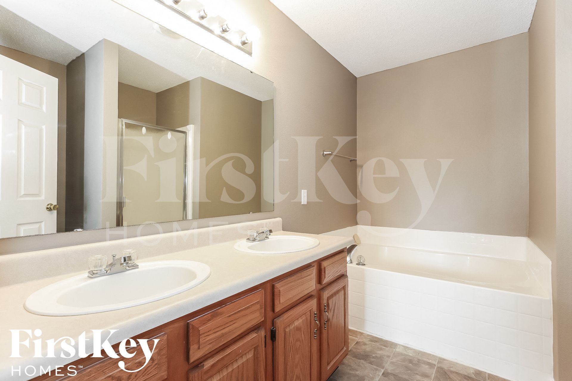 Building Photo - 347 Venus Dr