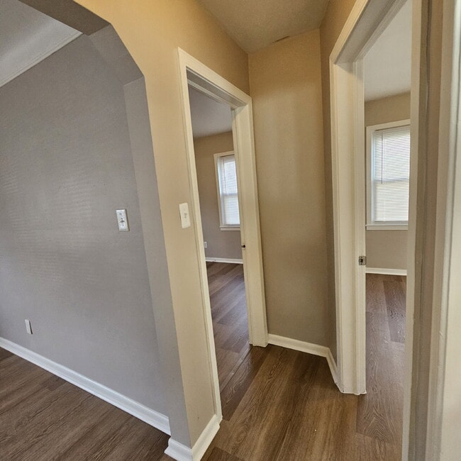 Building Photo - 3 Bedroom Bungalow w/ Updated Kitchen and Stainless-Steel Appliances. Spacious Living Room w/ Cei...