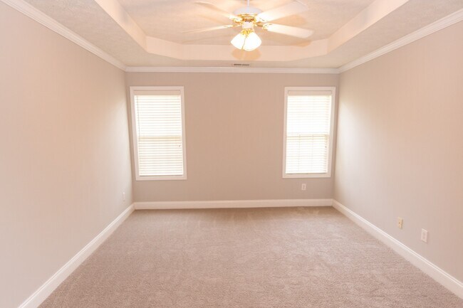 Building Photo - Beautiful 3 bedroom, 2 bath single family home