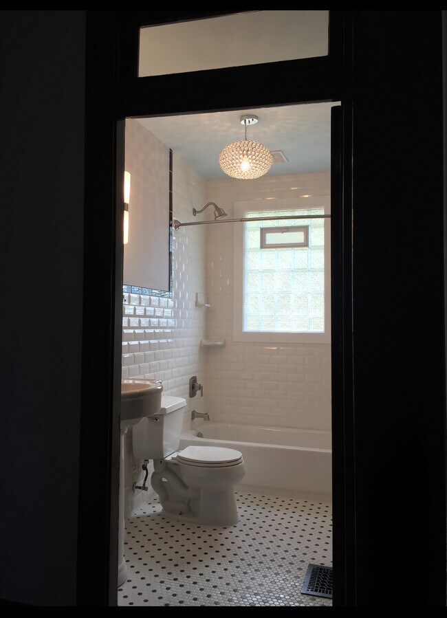 Building Photo - 1603 E Michigan St