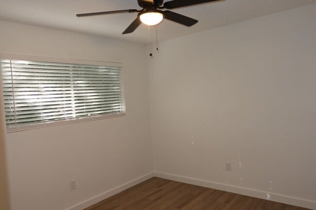 Building Photo - Aberdeen Duplex - 2Bd/2Ba - Remodeled - W/D - Fireplace - Garage - Fenced Patio - $1600