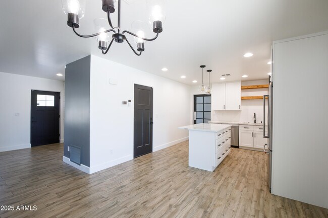 Building Photo - 4427 E Turney Ave