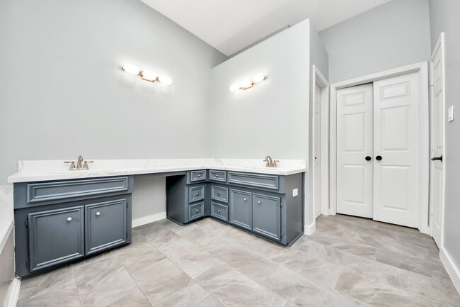 Building Photo - 3210 Shadowwalk Dr