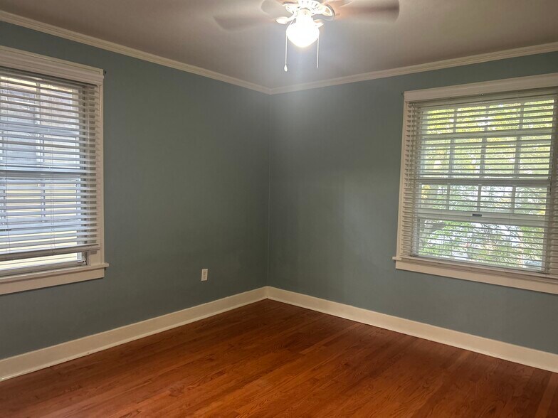 Building Photo - 1023 Scott St