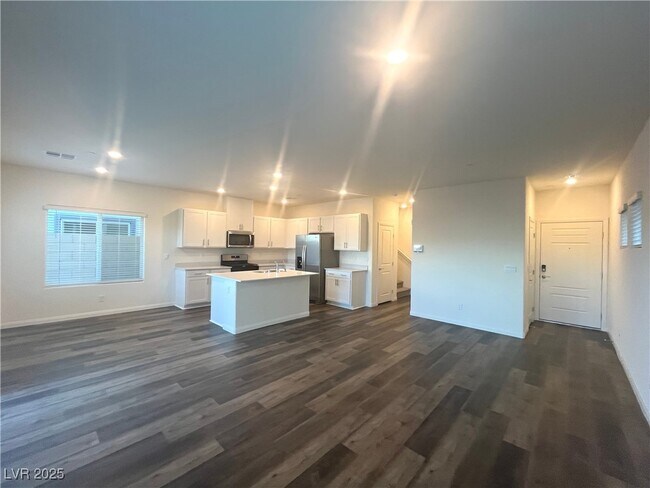 Building Photo - 510 Golden Cardinal Ave